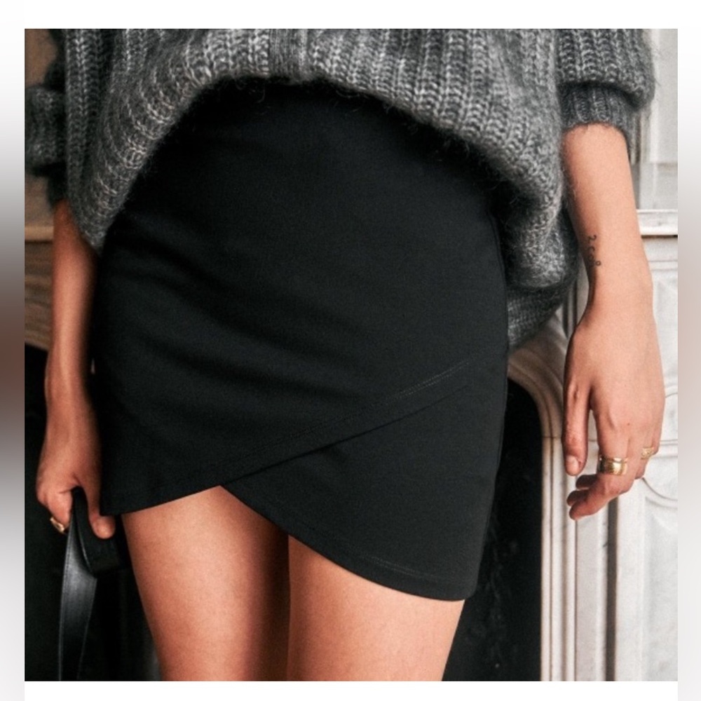 Like New Sezane Calvi Skirt Black Mini Skirt Elastic Stretch Women’s XXS
